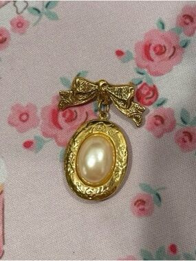 1928 Collection Faux Pearl Locket Brooch
